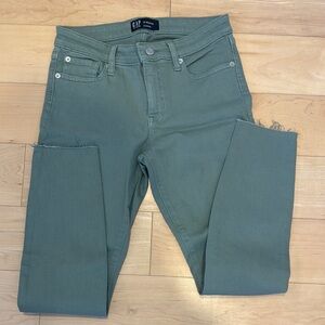 GAP Women’s Mid-rise Skinny Jeans